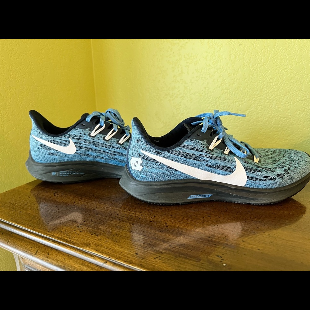 GOING TO GOODWILL 12/4 - BUY NOW! UNC Nike Zoomfly M 6.5 / W 8 shoes